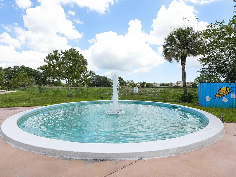7081 Environ Blvd #143 — Photo 39