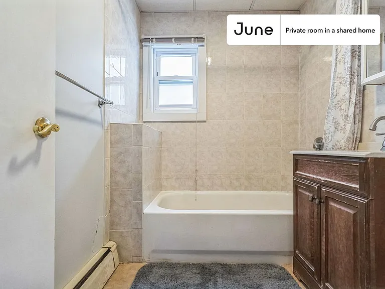 39 Adrian St #E — Photo 10