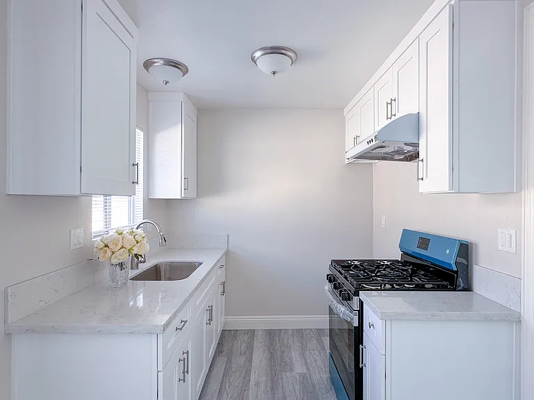 831 S Greenwood Ave #11 — Photo 5