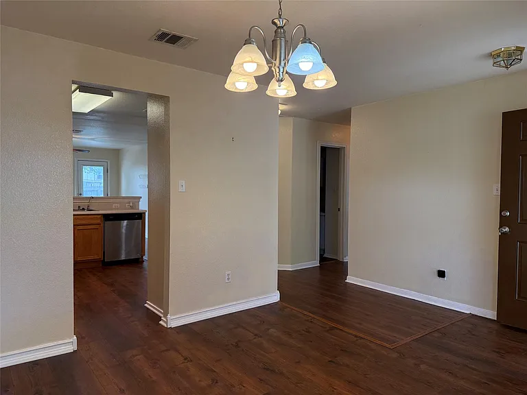 316 Meadow Park Dr — Photo 8