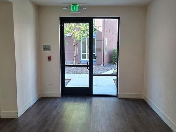 3rd image of 380 Riesling Ave Unit 33