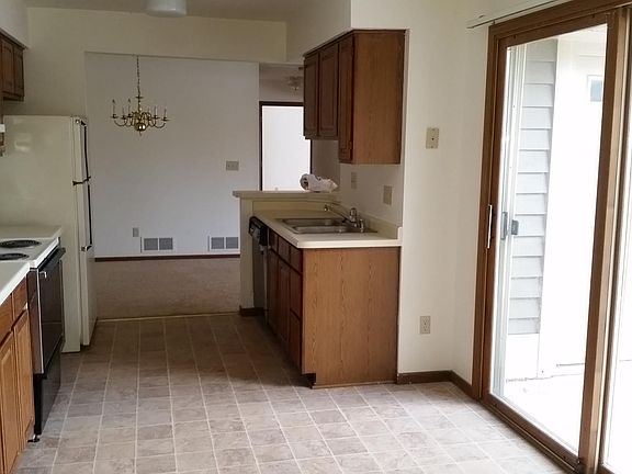 2nd image of 6981 N Lincolnshire Cir #6981
