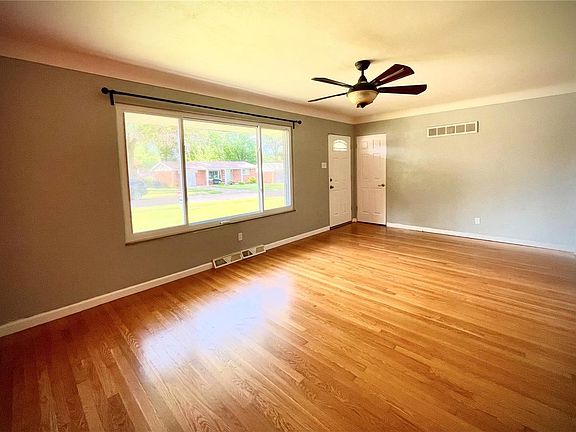 4th image of 2080 Saint Stephen Dr
