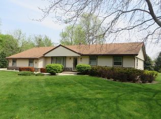 W355N6064 Schooner Ct, Oconomowoc, WI 53066