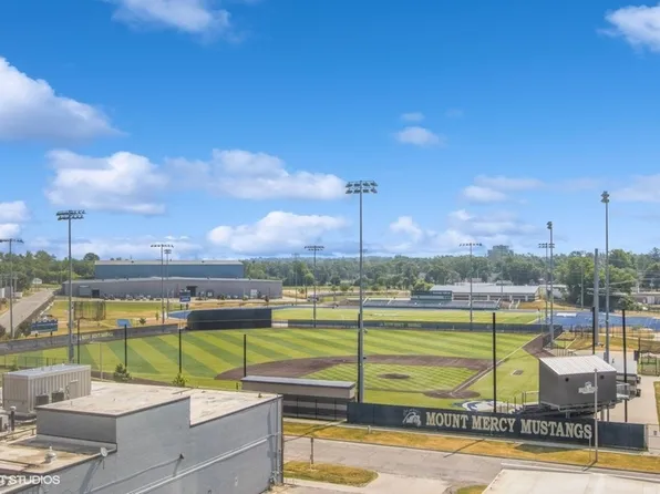 The Leo at the Hub Apartments