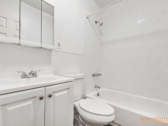 4th image of 599 Putnam Ave #2