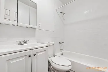 Rented by aptsandlofts.com