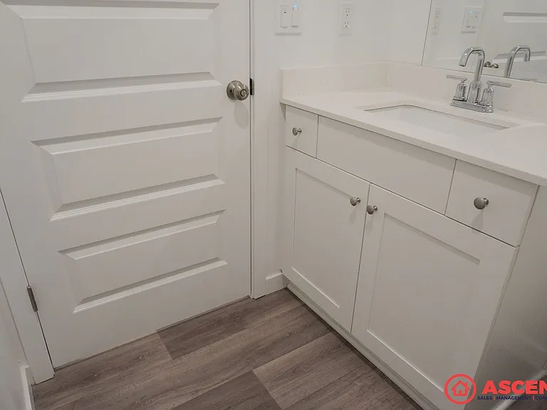 8206 Wandesford Dr — Photo 22