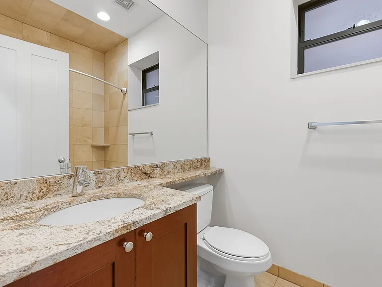 1825 N California Ave #4 — Photo 9