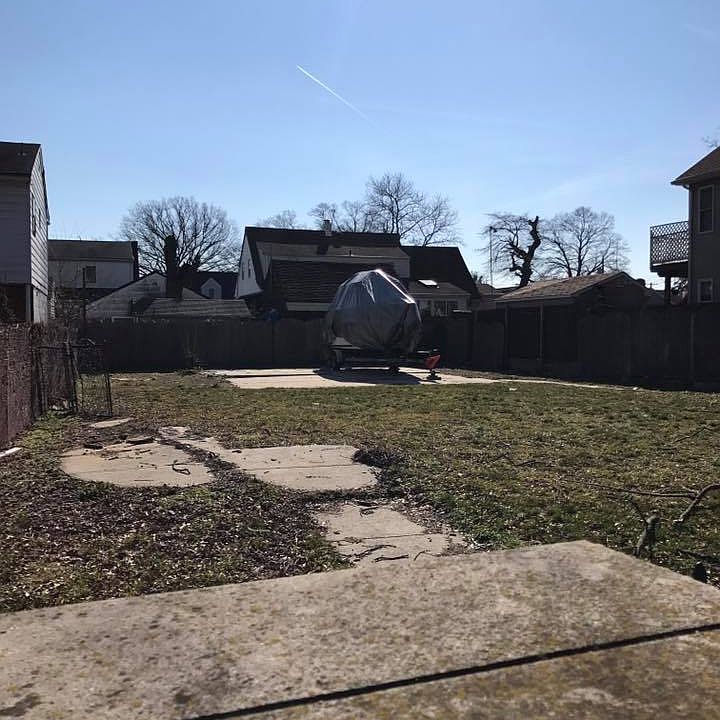 1st image of 150 Maple Ave