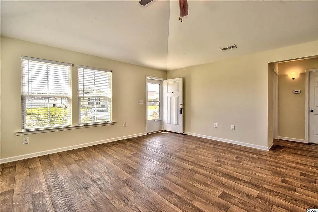 3 bed, 1300 sqft, $1,950 — Photo 4