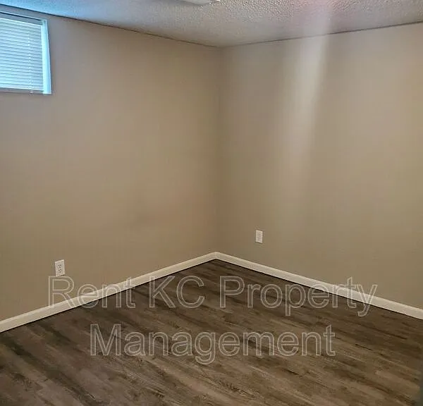 7013 Orchard St — Photo 11