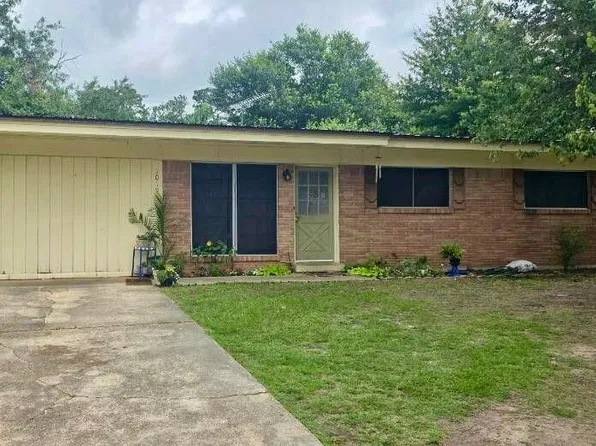 1019 Mariana Dr, Wake Village, TX 75501