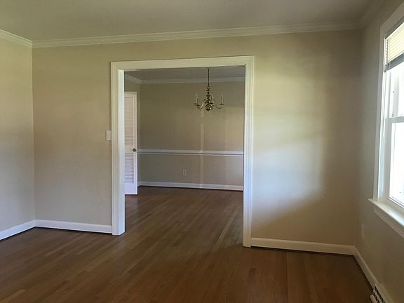 4th image of 3306 Camellia Dr