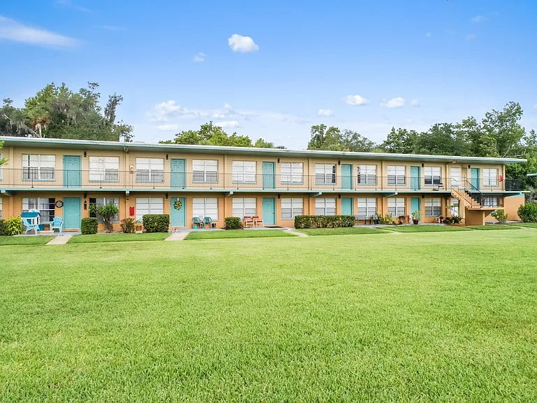 Park Apartments — Photo 37