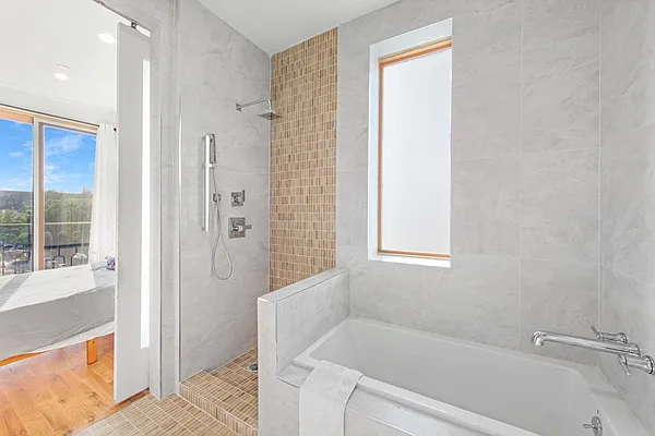 Rented by SpaceReqs LLC | media 15