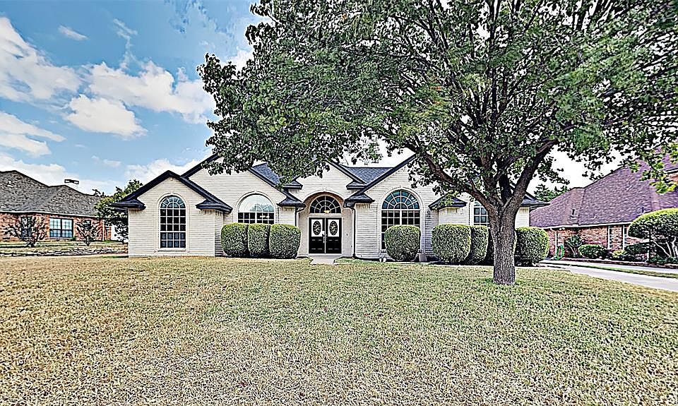 1st image of 1714 Crescent Ln