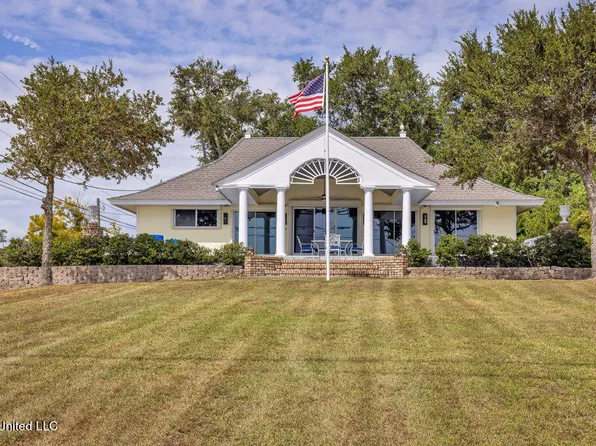 816 S Beach Blvd, Waveland, MS 39576