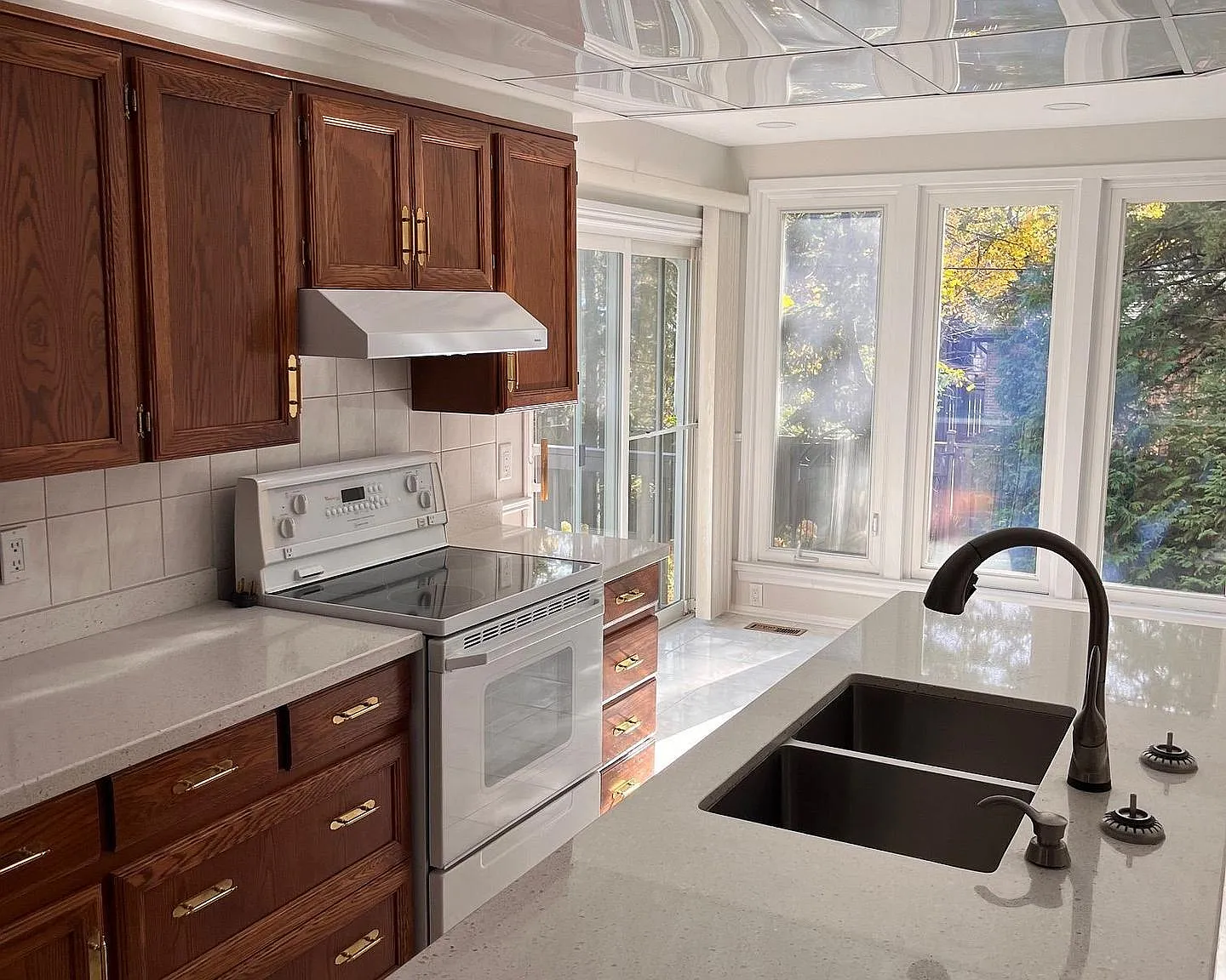 3 bed, $3,350 — Photo 2
