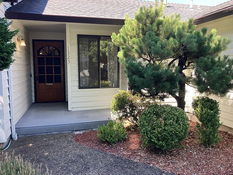 1325 Elser Dr SE — Photo 3