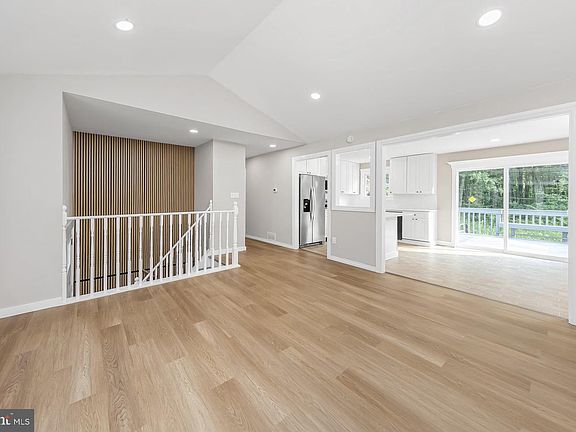 4th image of 399 Pierson Rd