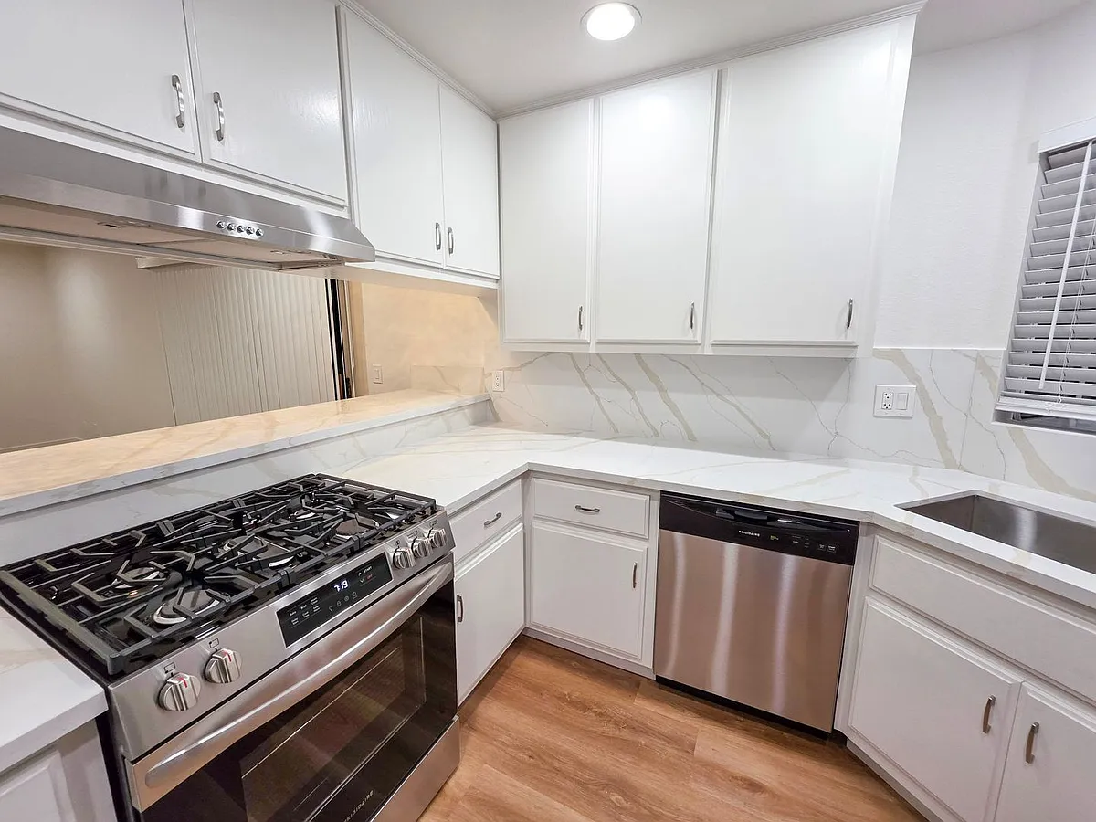 Building Photo - 430 Gaviota Ave