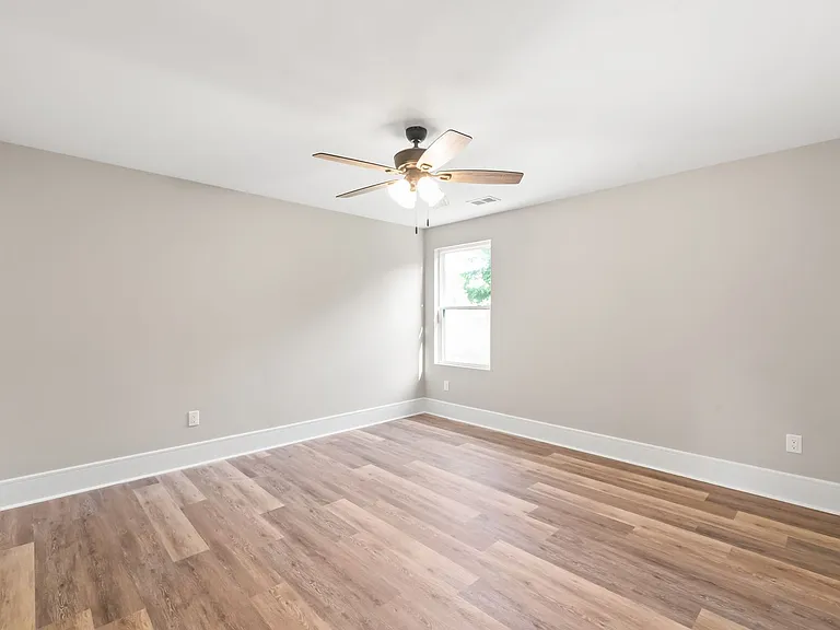 3905 Plainview Rd — Photo 43