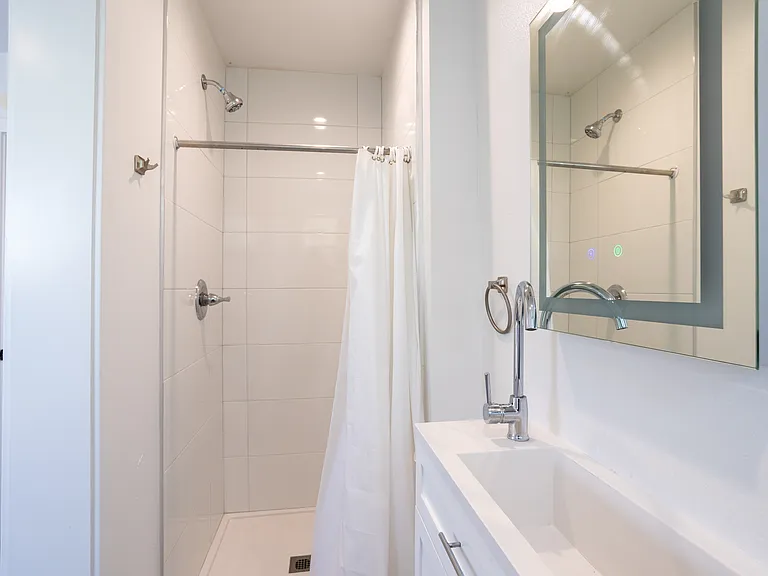 1532 W 37th St #6 — Photo 22