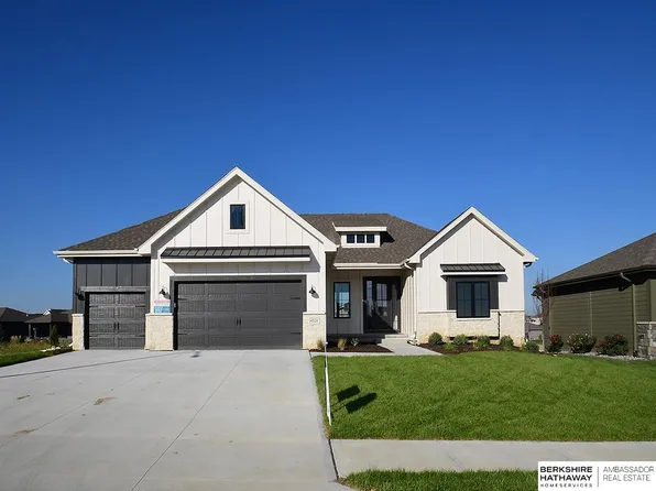 10104 117th St, Papillion, NE 68046