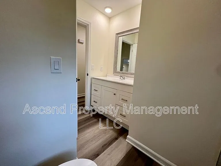 903 Valerie Ln — Photo 23