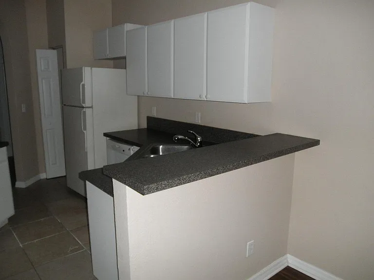 894 Pipers Cay Dr — Photo 5