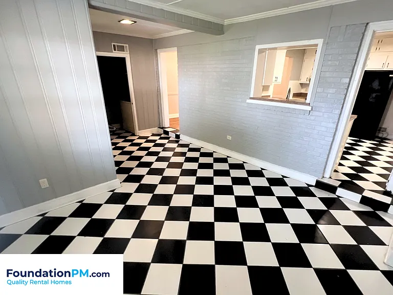 252 E Edwin Cir — Photo 3