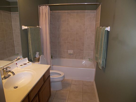 4th image of 618 Belmont Ln