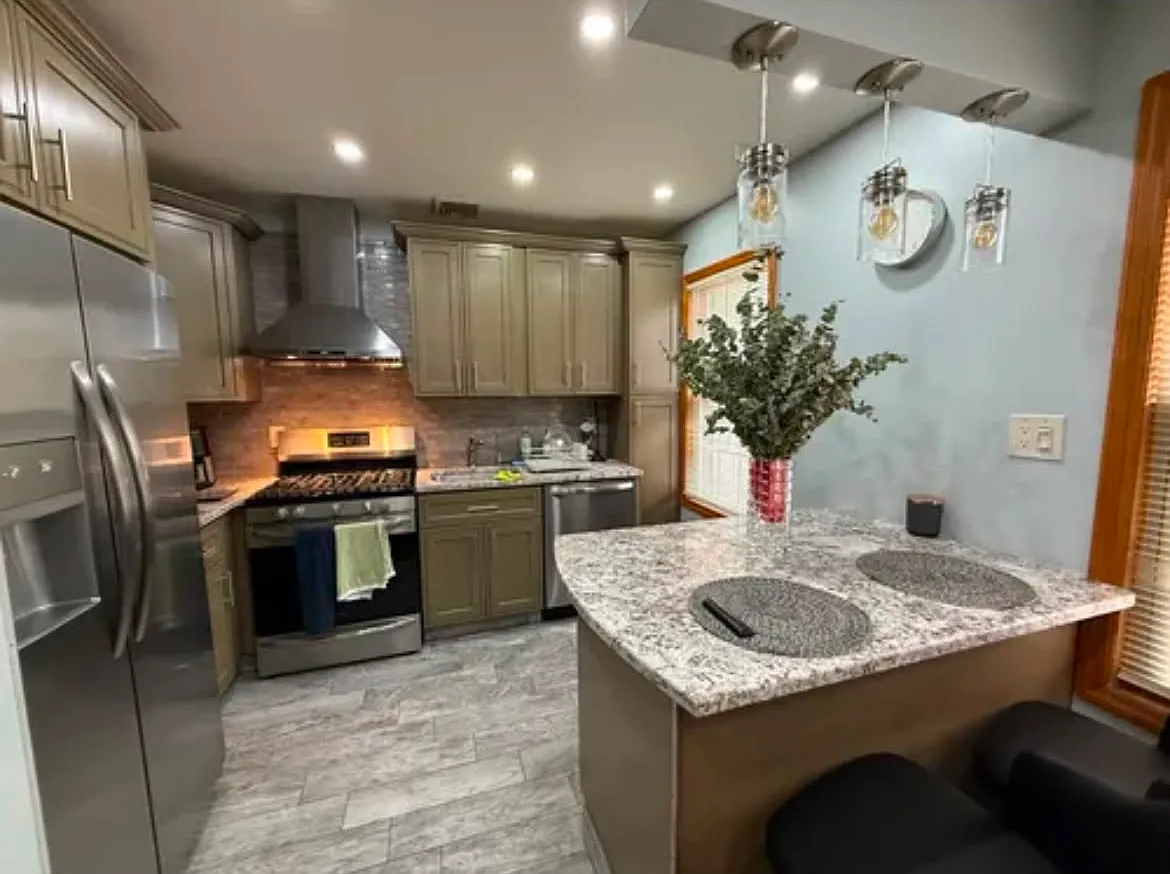 2 bed, $2,800 — Photo 1