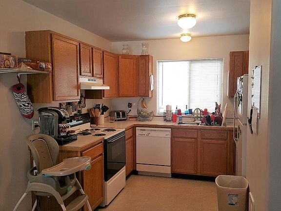 4th image of 8 A Ave W