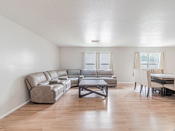 4th image of 5743 Lovett Oaks