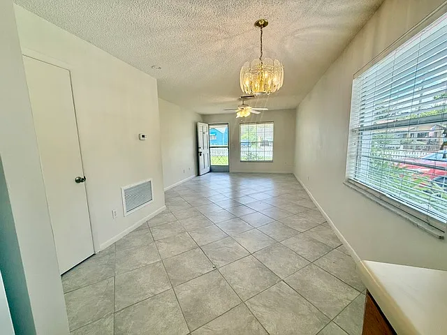 223 N Adelle Ave — Photo 5