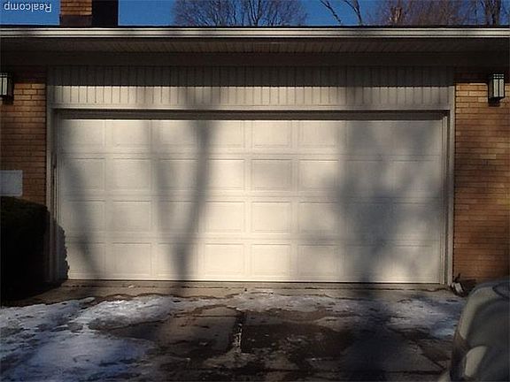 3rd image of 23630 Hazen St