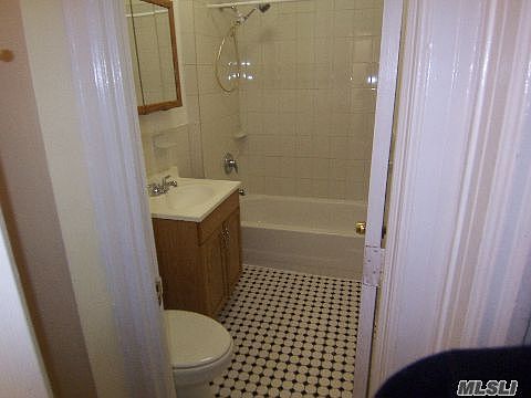 4th image of 17210 Linden Blvd