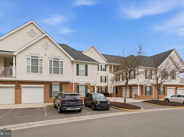 25300 Lake Mist Sq Unit 202, Chantilly, VA 20152