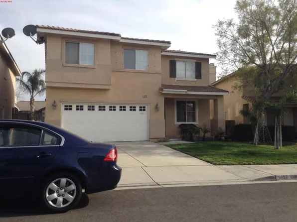 5797 Bay Hill Ln, Fontana, CA 92336