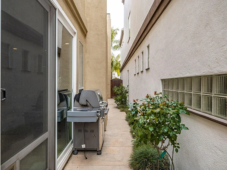 613 22nd St — Photo 46