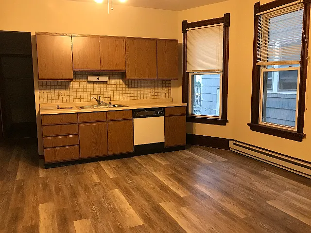 743 E Johnson — Photo 2