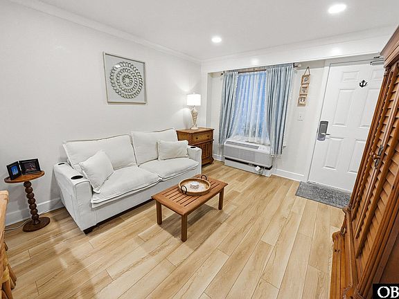5th image of 58822 Marina Way #204