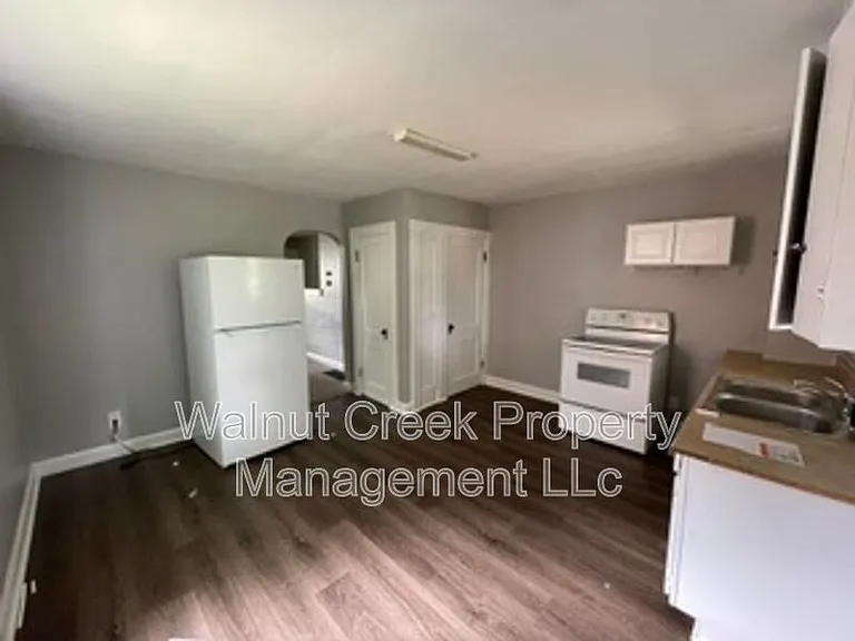 1911 E 34th St — Photo 8