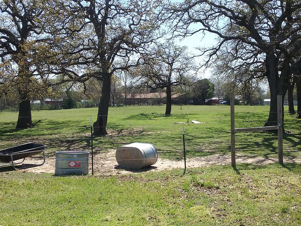 2nd image of 1521 Burns City Rd