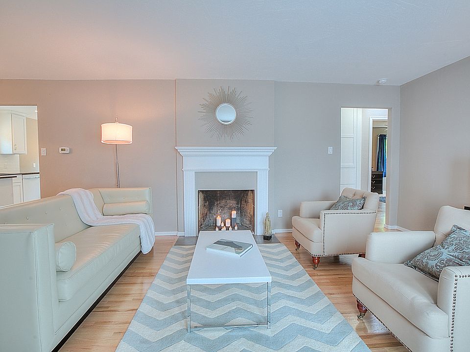 1st image of 436 Sierra Dr SE