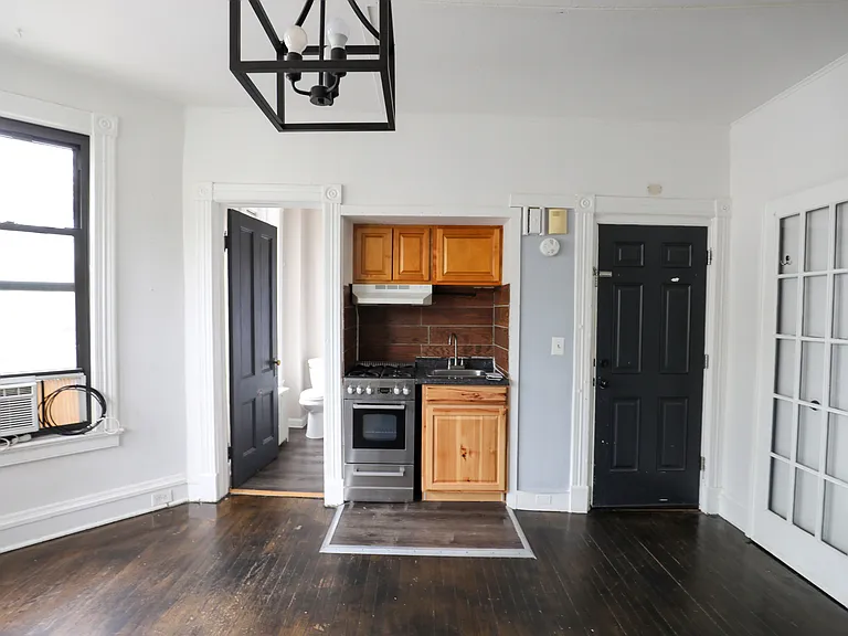 141 Saint James St #4B — Photo 8