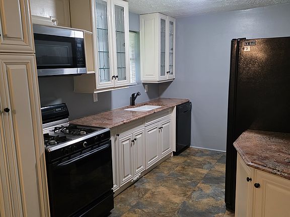3rd image of 2395 Cobb Dr