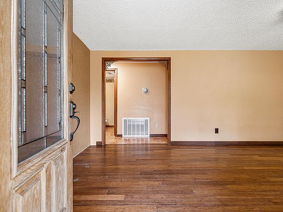 3rd image of 237 Raithwood Rd